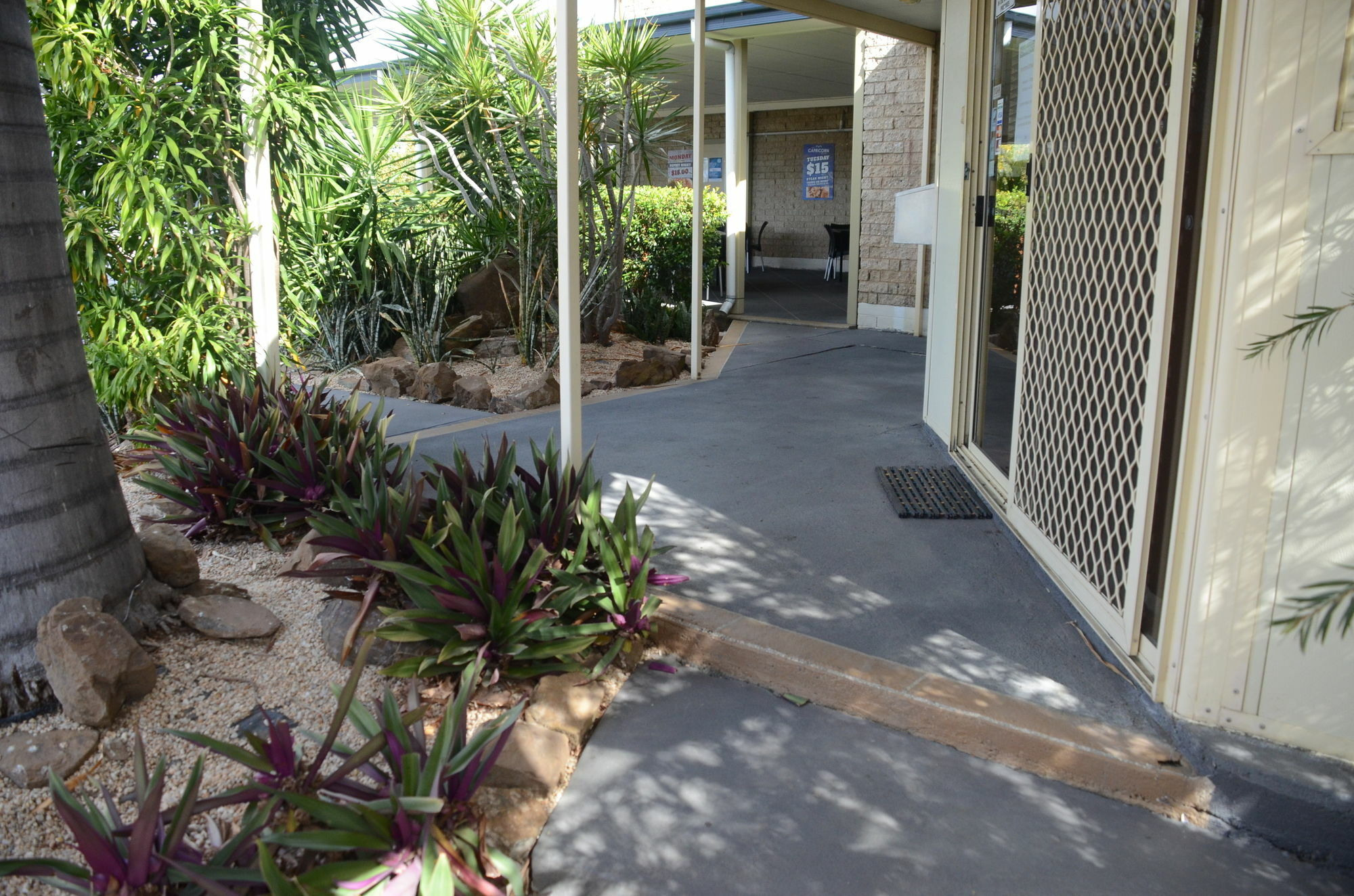 Capricorn Hotel Blackwater Exterior photo